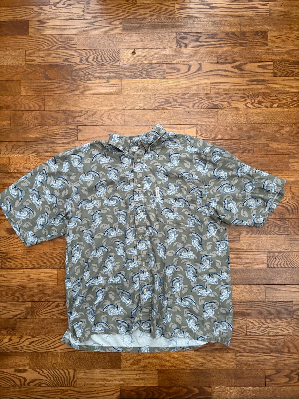 Columbia Men's Green Blue Fish Print Short Sleeve Button Down Shirt